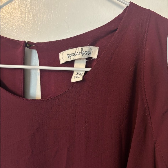 Speechless Brand Trendy Chic Maroon Shoulder Cutout Dress - Picture 2 of 5